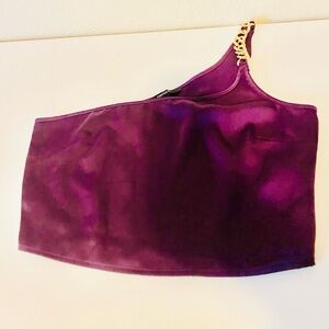 ❤️3/$15 Sale!❤️  Forever 21 satin plum one sleeve top. Size small.